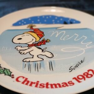 Snoopy Christmas 1982 Decorative Plate